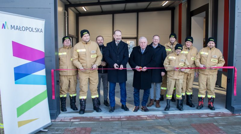 Uroczyste otwarcie garażu w remizie OSP Rzepiennik Biskupi Uroczyste otwarcie garażu w remizie OSP Rzepiennik Biskupi